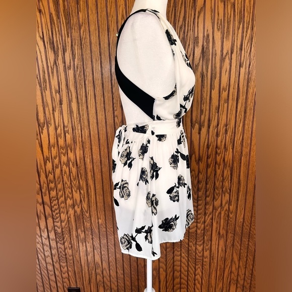 Trac floral black and white racerback romper size medium - Picture 2 of 16